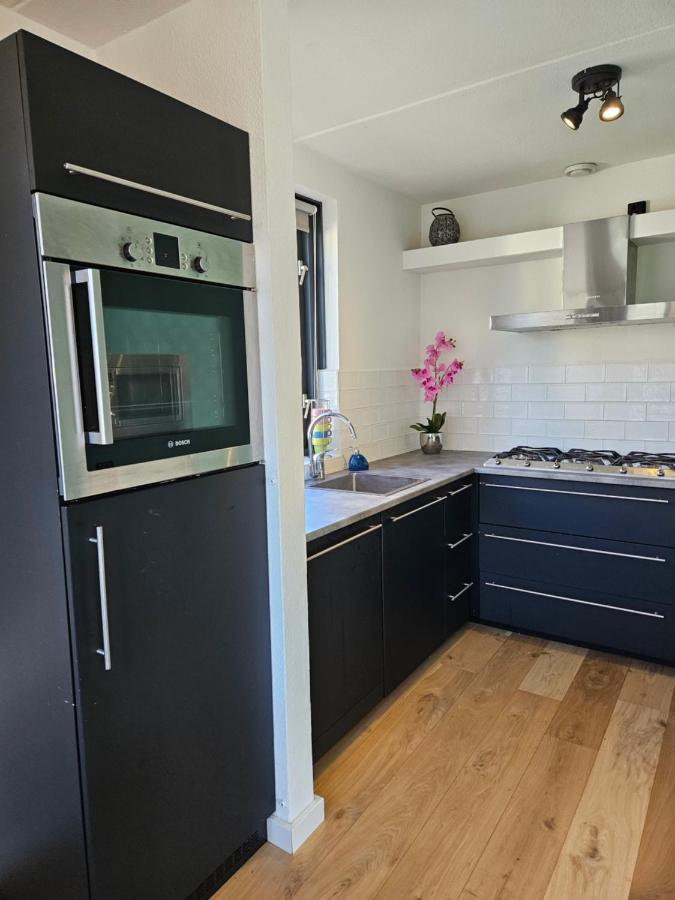 7 Person House With Garden, Firepit, Swimming Lake, Hammock, Child Friendly, In- And Outside Playground, Slide, And Great Coffee Ewijk 외부 사진